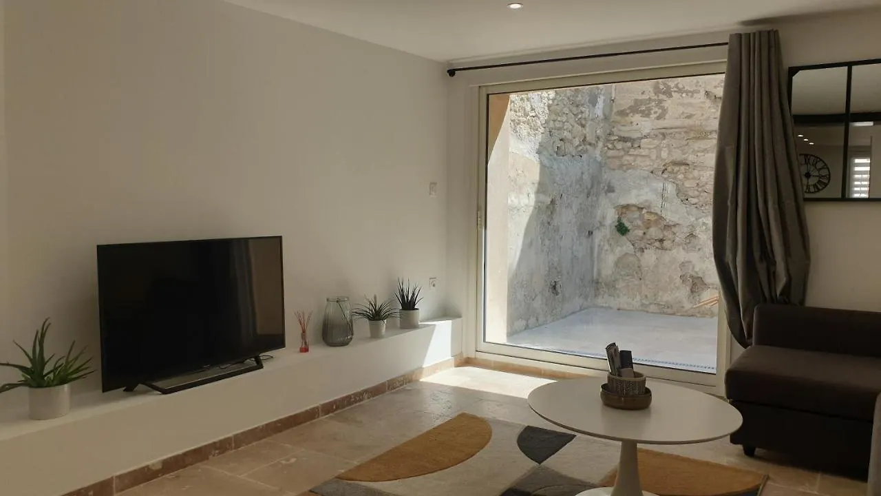 Apartment Superbe Maison 68M2 Avec Cour -Hypercentre Avignon France
