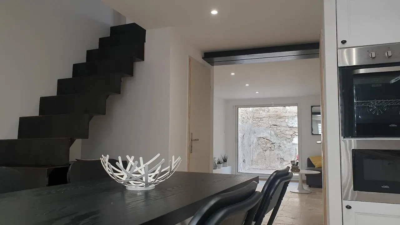 Superbe Maison 68M2 Avec Cour -Hypercentre Avignon Apartment